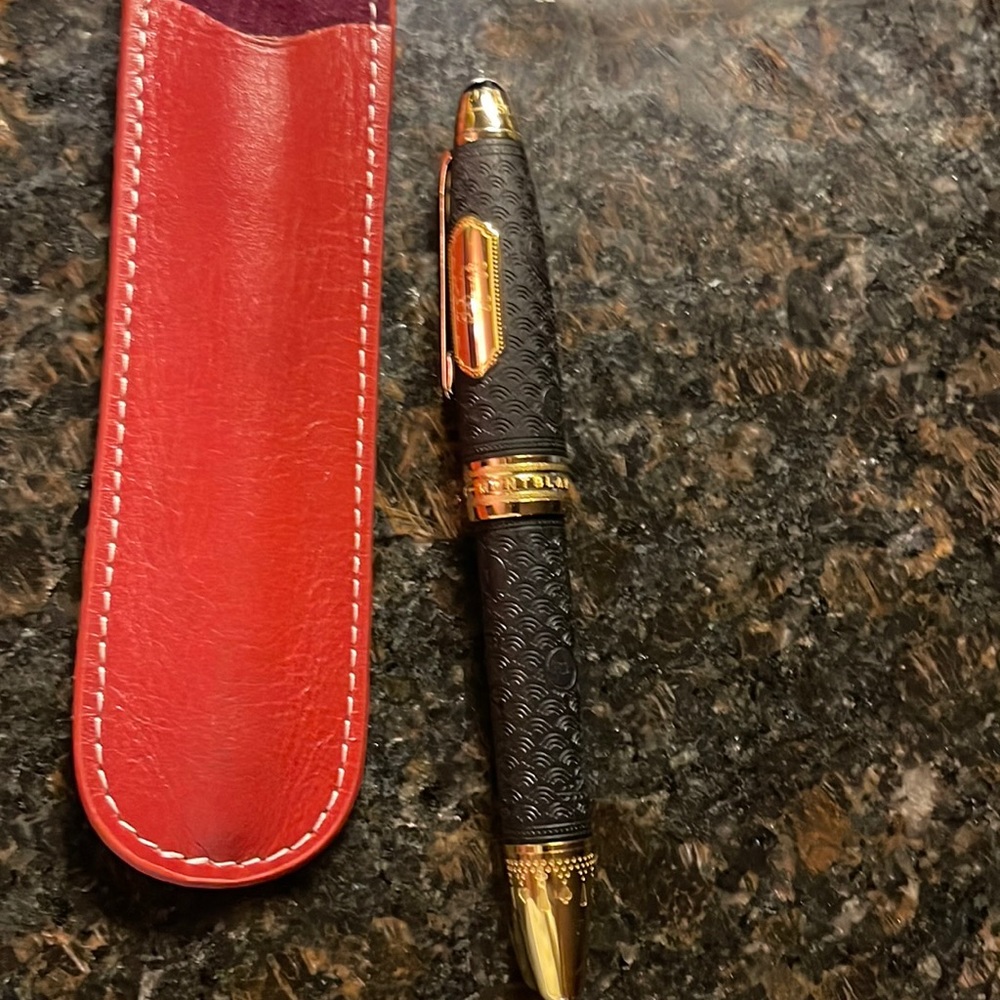 Around the World Special edition medium nib 18k fountain pen